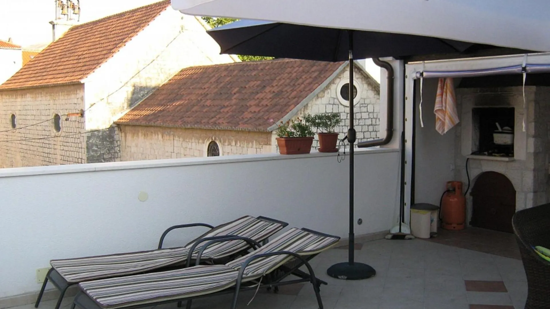 Klaudija'S Charming Apartments & Rooms Trogir Guest house