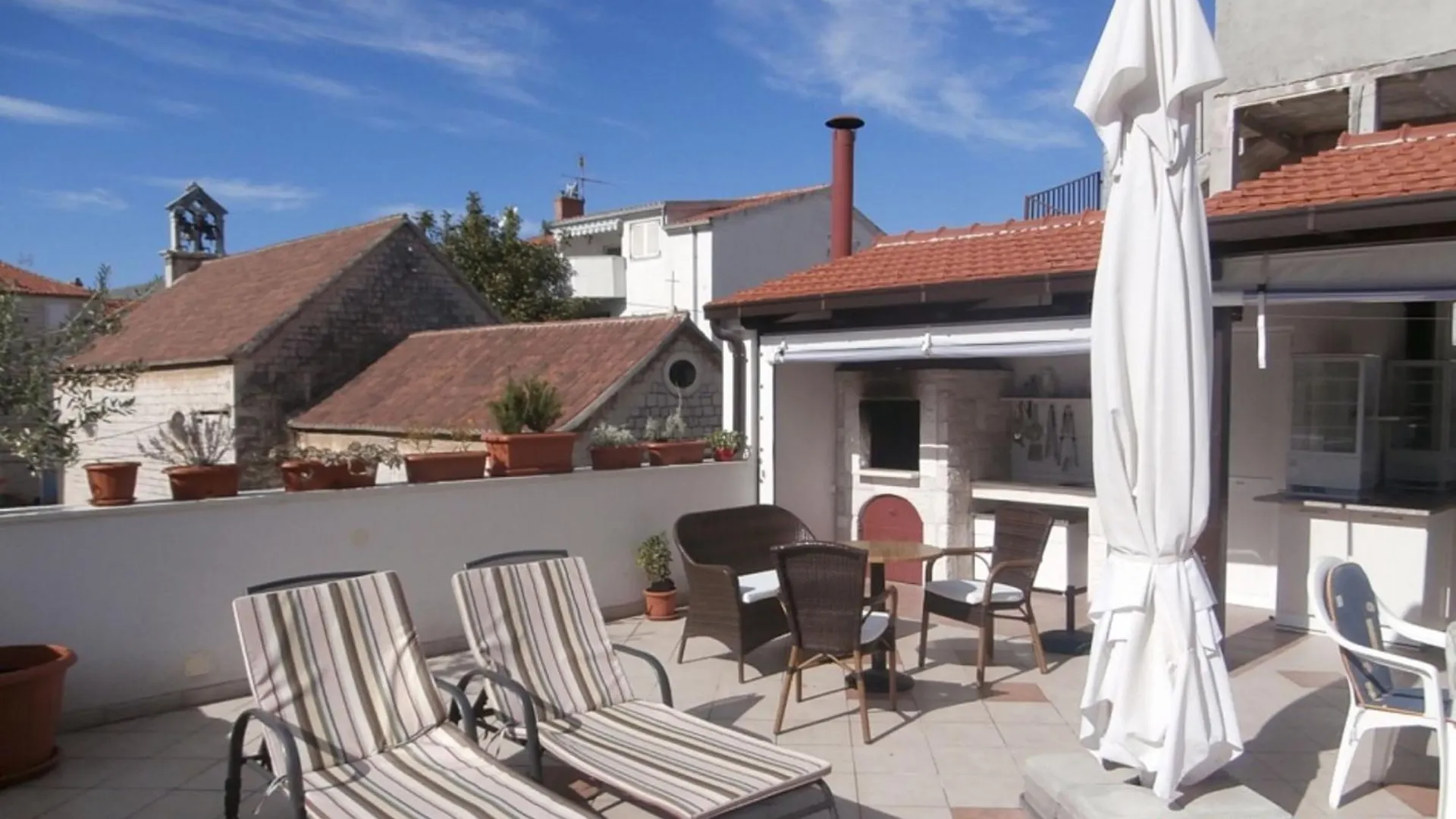 Klaudija'S Charming Apartments & Rooms Trogir