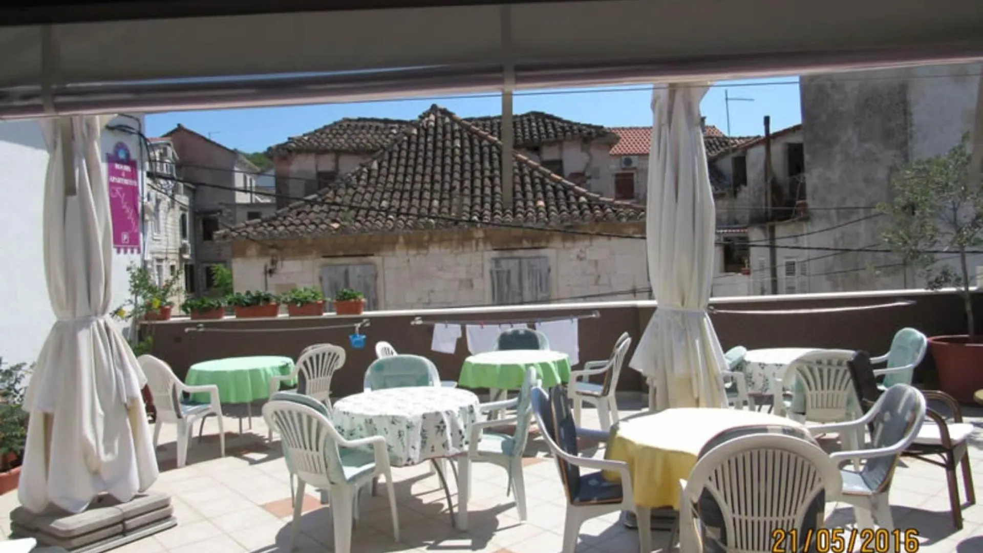 Klaudija'S Charming Apartments & Rooms Trogir Guest house
