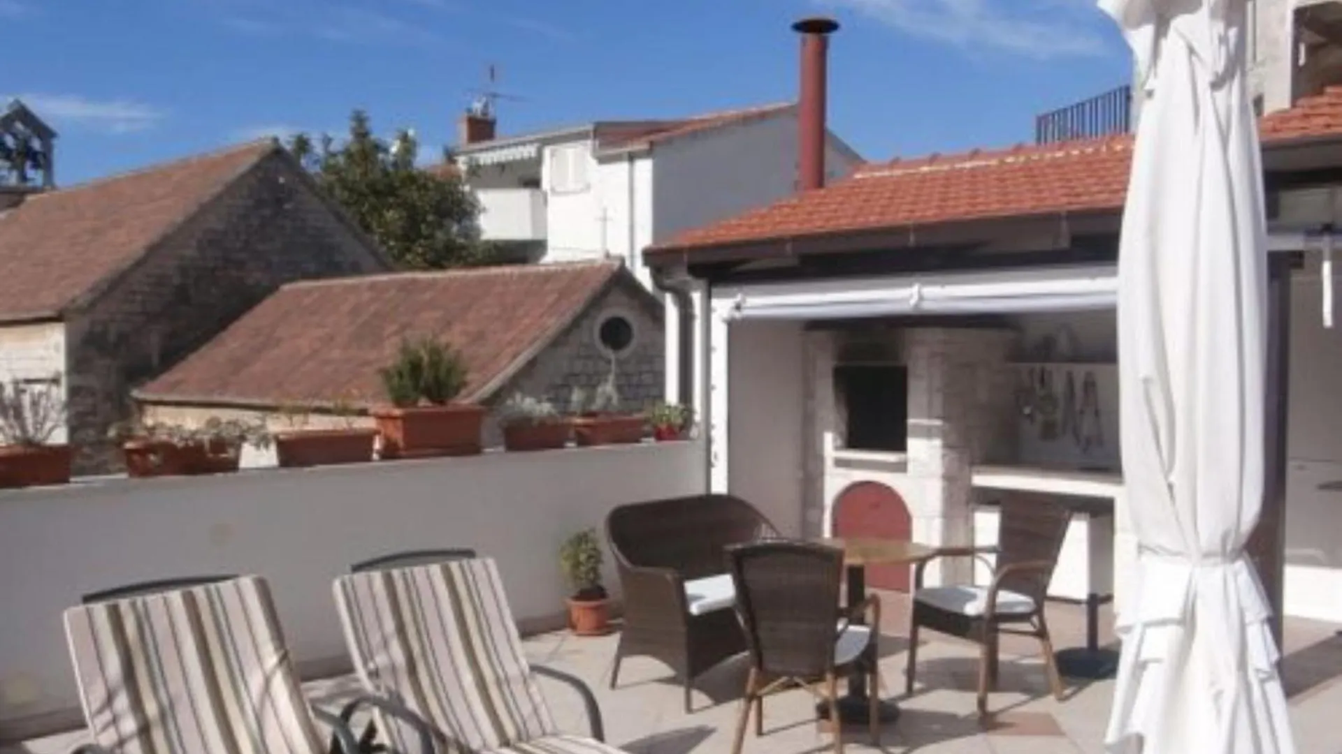 Klaudija'S Charming Apartments & Rooms Trogir